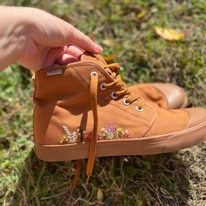 Bang Shoes Embroidered Rust Flower high tops Sneakers Size 9 women’s